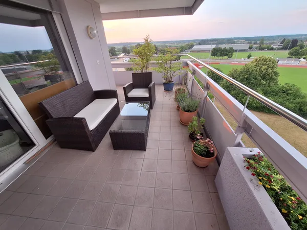 Der grosszügige Balkon mit Blick bis zum See :-)